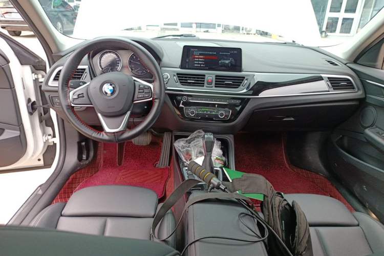 Used BMW 1 Series 2018 118i Sport Edition Center Console
