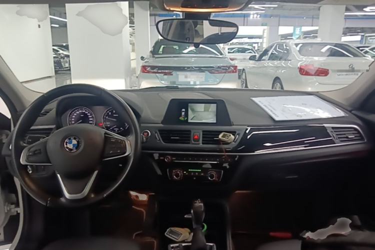 Used BMW 1 Series 2018 118i Sport Edition Center Console