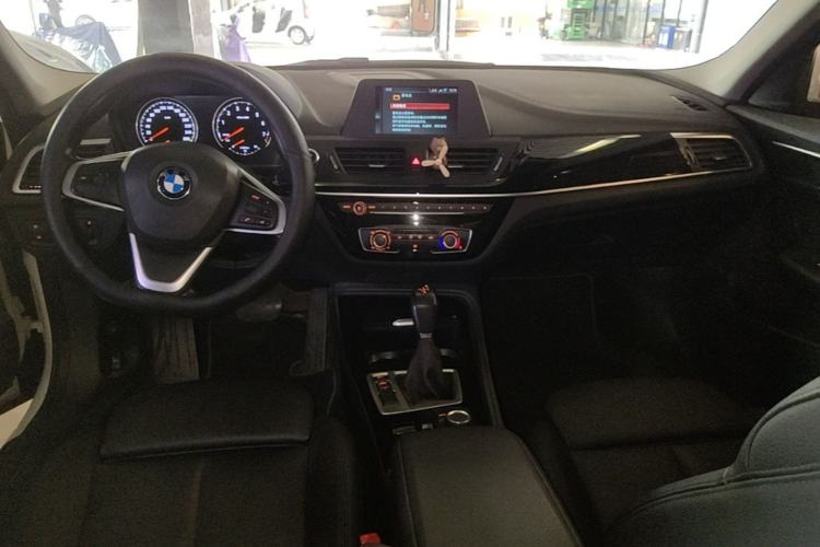 Used BMW 1 Series 2018 118i Sport Edition Center Console