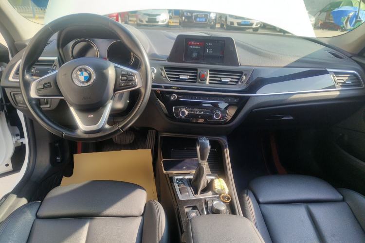 Used BMW 1 Series 2018 118i Sport Edition Center Console