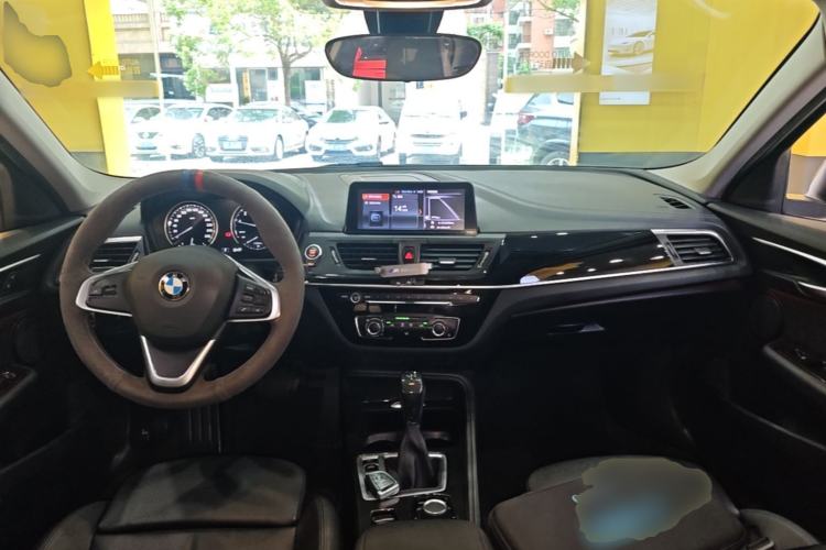 Used BMW 1 Series 2018 118i Sport Edition Center Console