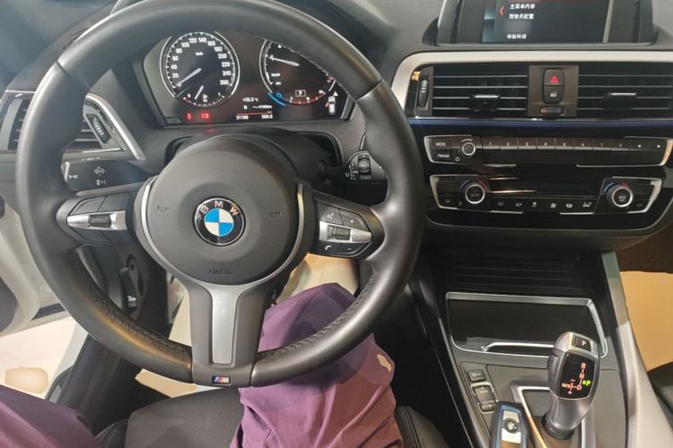 Used BMW 1 Series 2018 120i M Sport Package Center Console