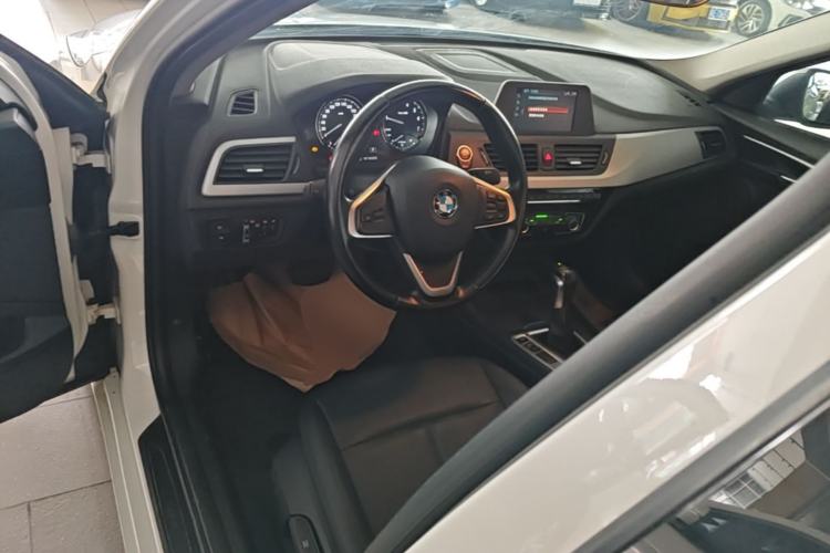 Used BMW 1 Series 2018 Revised 118i Fashion Edition Center Console