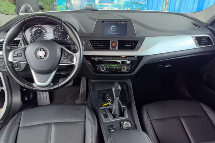 Used BMW 1 Series 2018 Revised 118i Fashion Edition Center Console