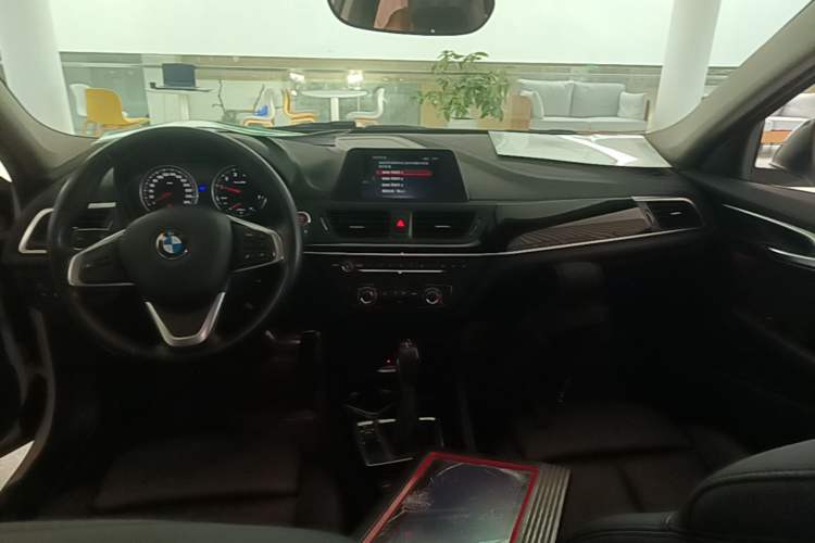 Used BMW 1 Series 2018 118i Sport Edition Center Console