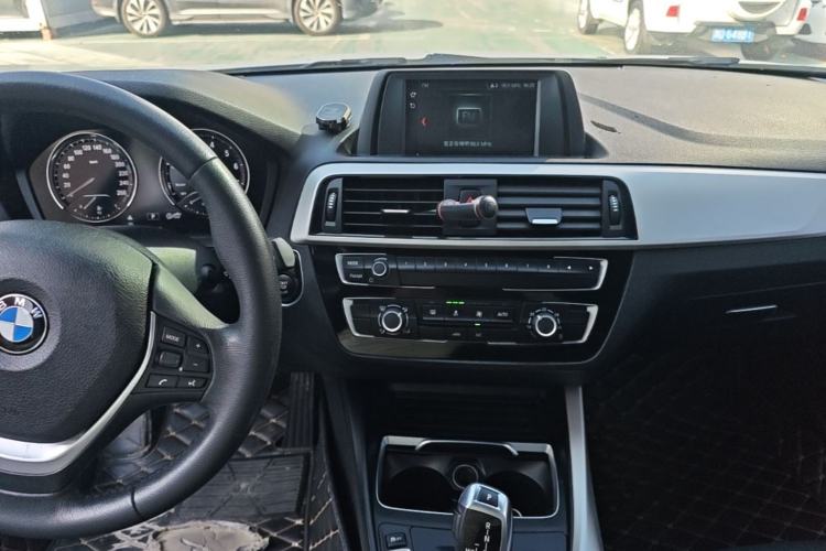Used BMW 1 Series 2018 118i Leading Model Center Console