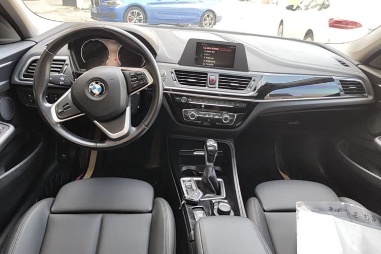 Used BMW 1 Series 2018 118i Sport Edition Center Console
