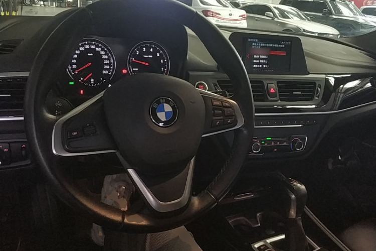 Used BMW 1 Series 2018 118i Sport Edition Center Console