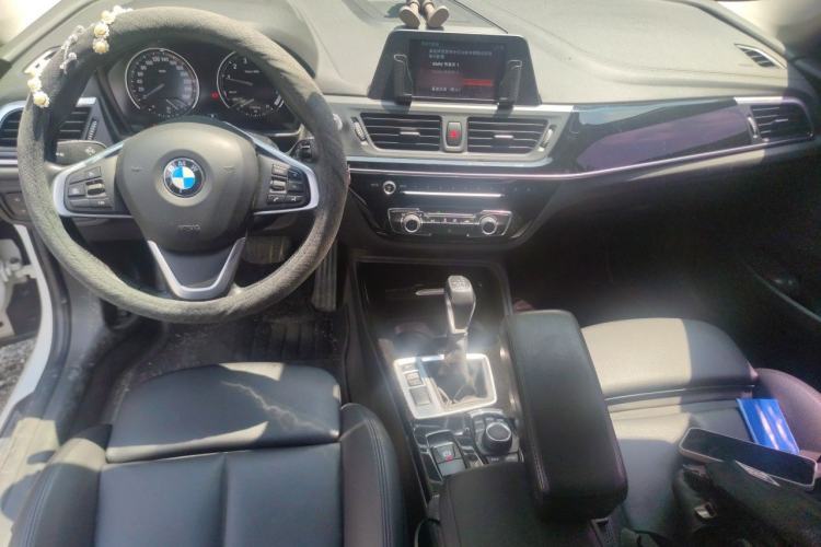 Used BMW 1 Series 2018 118i Sport Edition Center Console
