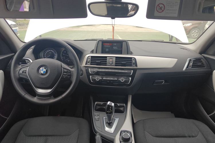 Used BMW 1 Series 2018 118i Leading Model Center Console