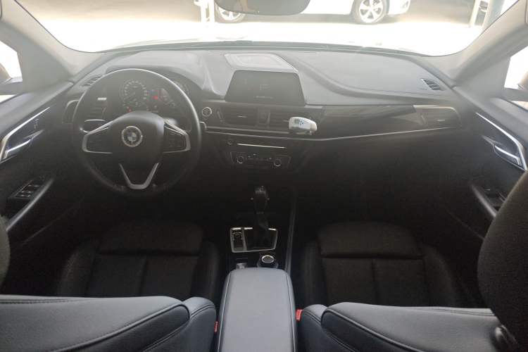 Used BMW 1 Series 2018 118i Sport Edition Center Console