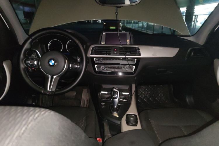 Used BMW 1 Series 2018 118i Leading Model Center Console