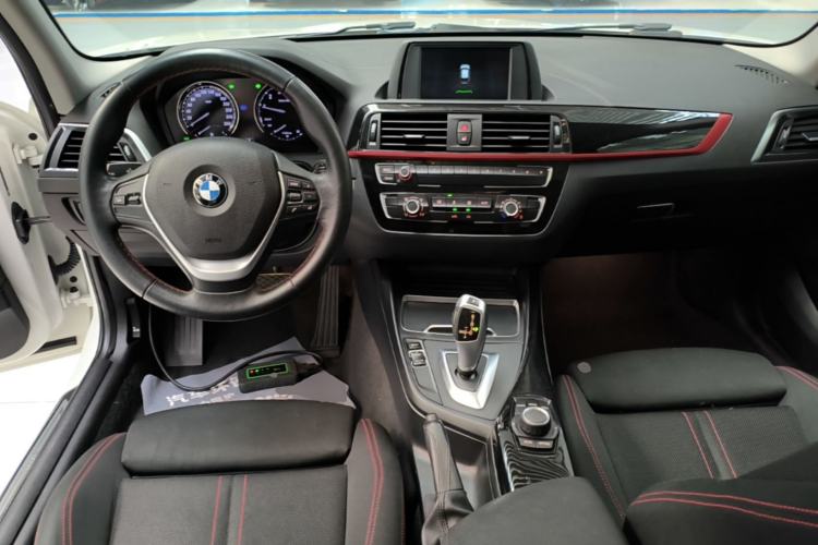 Used BMW 1 Series 2018 118i Sport Design Package Center Console