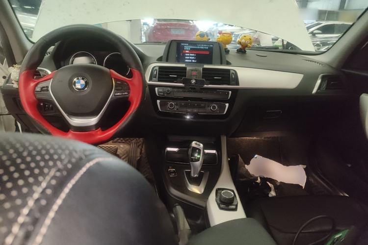 Used BMW 1 Series 2018 118i Leading Model Center Console