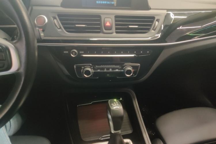 Used BMW 1 Series 2018 118i Sport Edition Center Console
