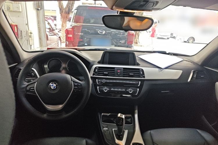 Used BMW 1 Series 2018 118i Leading Model Center Console