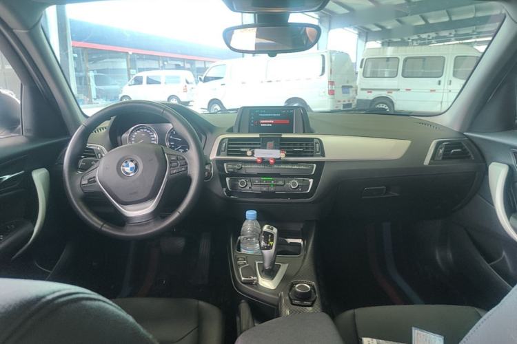 Used BMW 1 Series 2018 118i Leading Model Center Console
