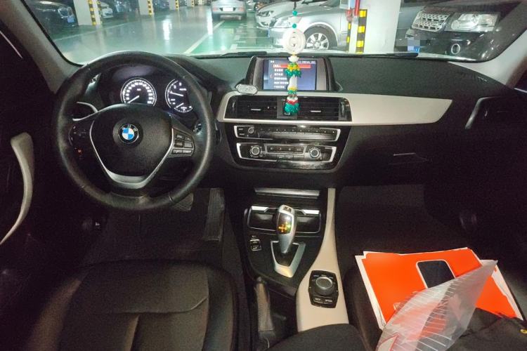 Used BMW 1 Series 2018 118i Leading Model Center Console