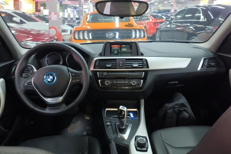Used BMW 1 Series 2018 118i Leading Model Center Console