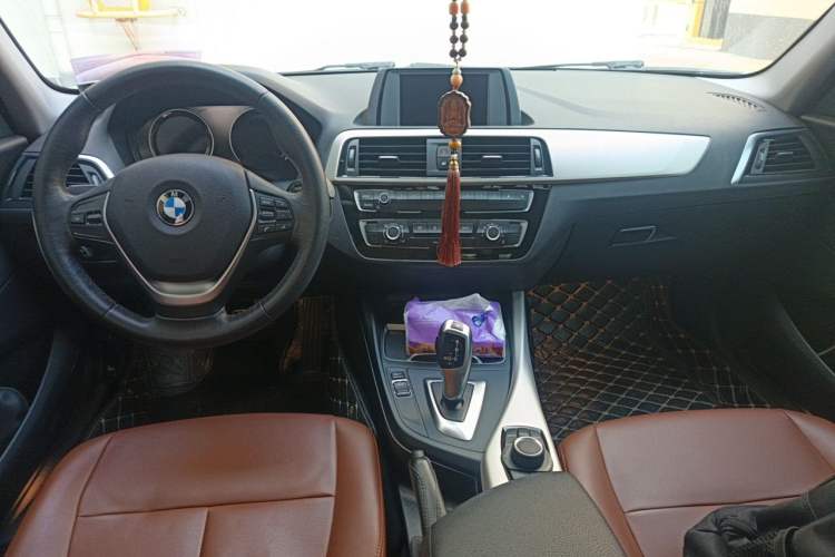 Used BMW 1 Series 2018 118i Leading Model Center Console