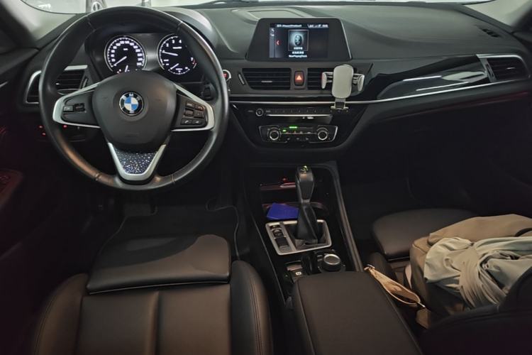 Used BMW 1 Series 2018 118i Sport Edition Center Console