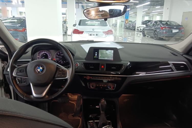 Used BMW 1 Series 2018 118i Sport Edition Center Console