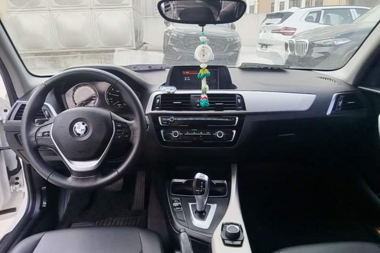 Used BMW 1 Series 2018 118i Leading Model Center Console