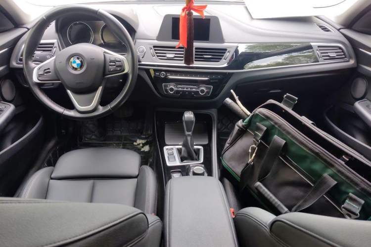 Used BMW 1 Series 2018 118i Sport Edition Center Console