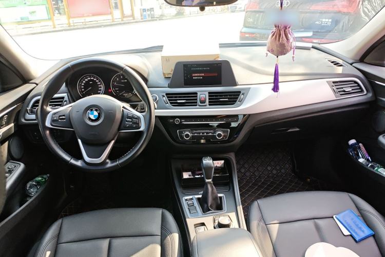 Used BMW 1 Series 2018 Revised 118i Fashion Edition Center Console