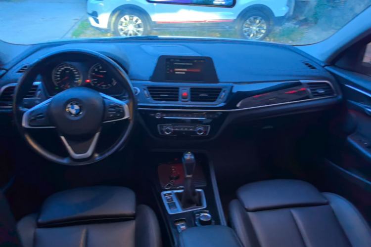 Used BMW 1 Series 2018 118i Sport Edition Center Console