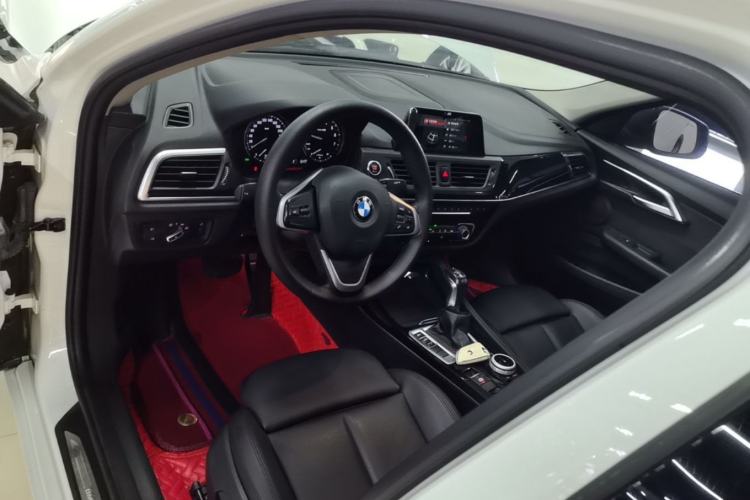 Used BMW 1 Series 2018 118i Sport Edition Center Console