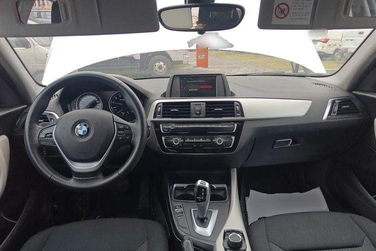 Used BMW 1 Series 2018 118i Leading Model Center Console