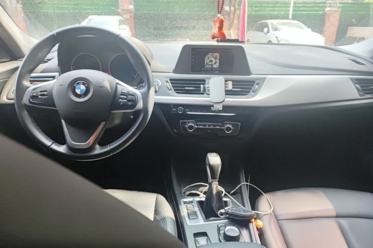 Used BMW 1 Series 2018 Revised 118i Fashion Edition Center Console