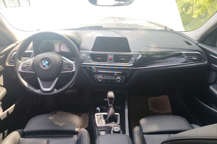 Used BMW 1 Series 2018 118i Sport Edition Center Console