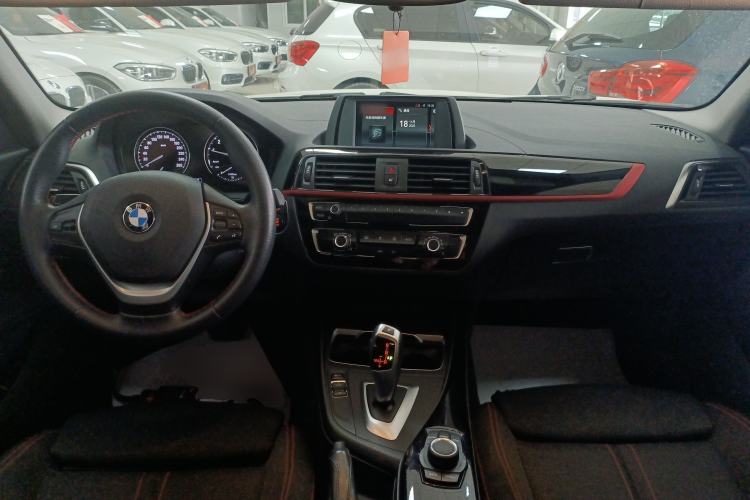 Used BMW 1 Series 2018 118i Sport Design Package Center Console