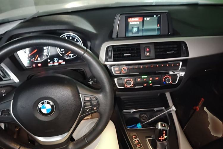 Used BMW 1 Series 2018 118i Leading Model Center Console