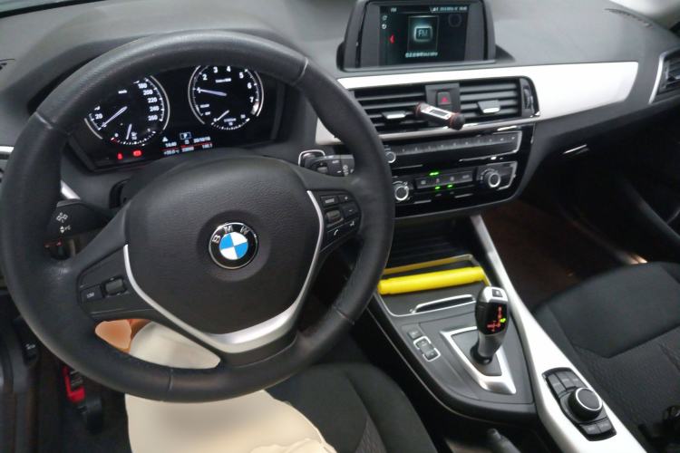 Used BMW 1 Series 2018 118i Leading Model Center Console