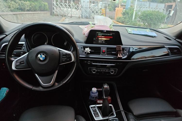 Used BMW 1 Series 2018 118i Sport Edition Center Console