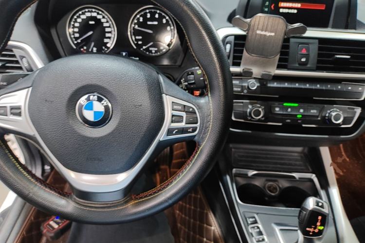 Used BMW 1 Series 2018 118i Leading Model Center Console