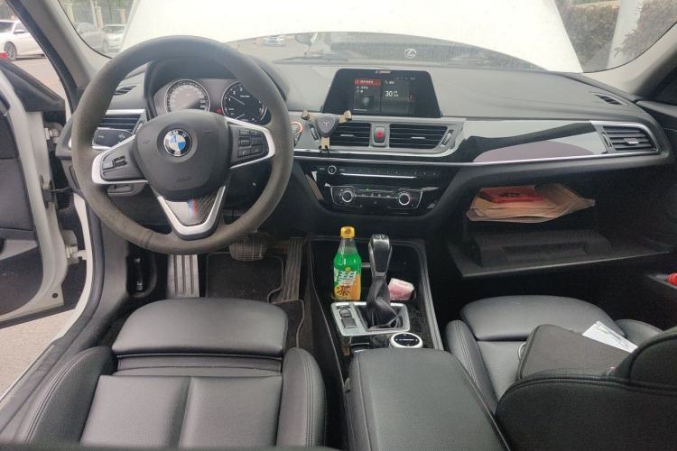 Used BMW 1 Series 2018 118i Sport Edition Center Console