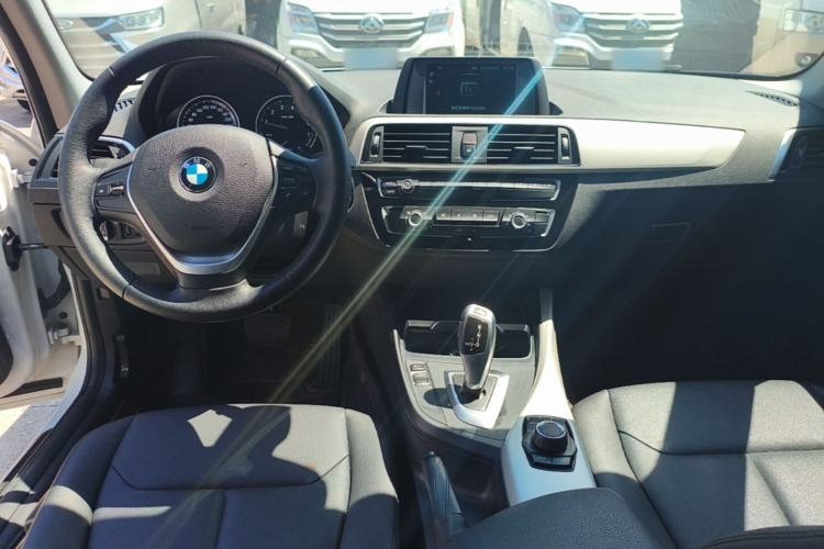 Used BMW 1 Series 2018 118i Leading Model Center Console
