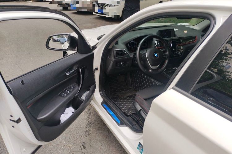 Used BMW 1 Series 2018 118i Sport Design Package Driver Seat