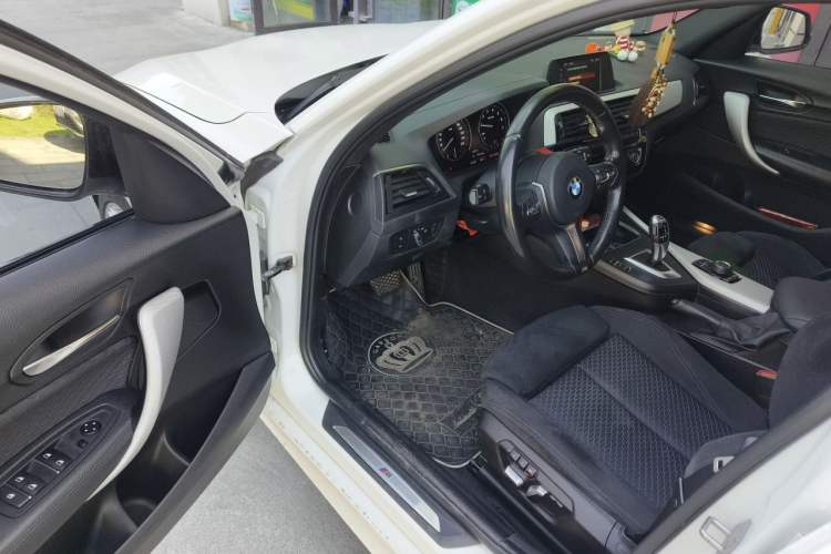 Used BMW 1 Series 2018 120i M Sport Package Driver Seat
