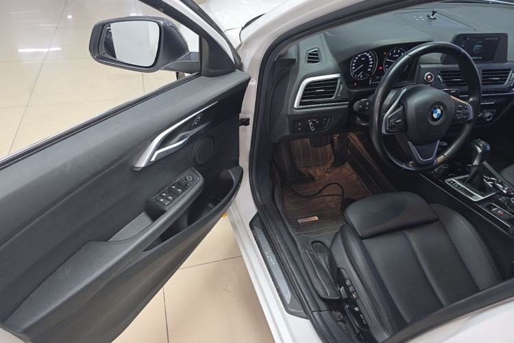 Used BMW 1 Series 2018 118i Sport Edition Driver Seat