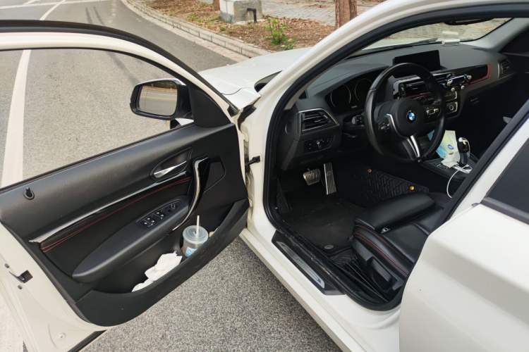 Used BMW 1 Series 2018 118i Sport Design Package Driver Seat
