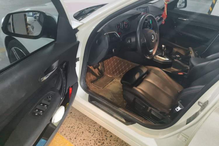 Used BMW 1 Series 2018 118i Sport Design Package Driver Seat