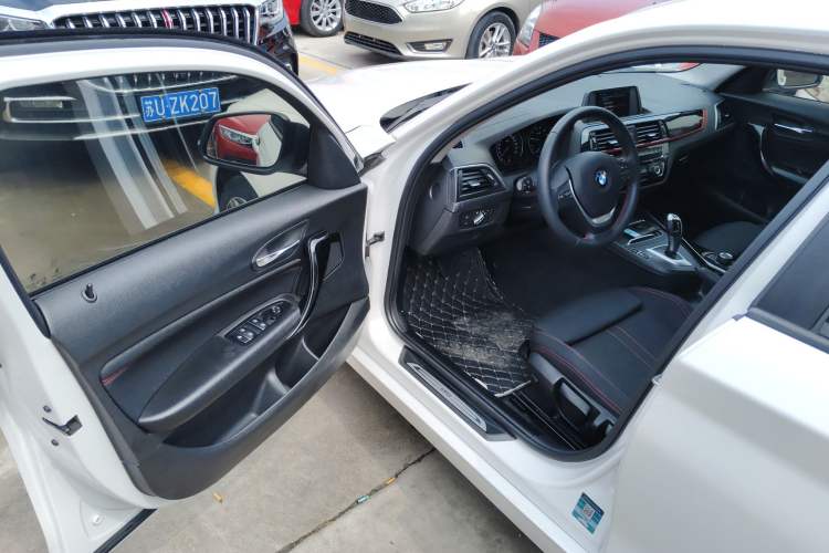 Used BMW 1 Series 2018 118i Sport Design Package Driver Seat