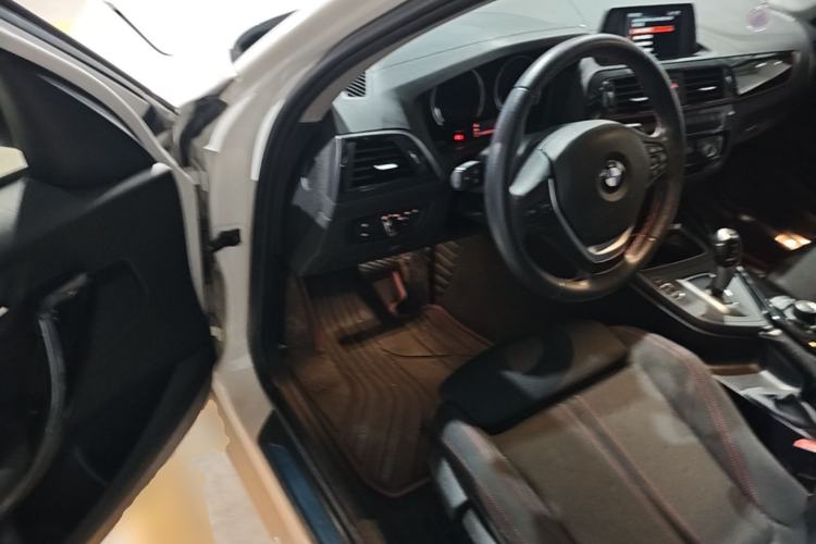 Used BMW 1 Series 2018 118i Sport Design Package Driver Seat