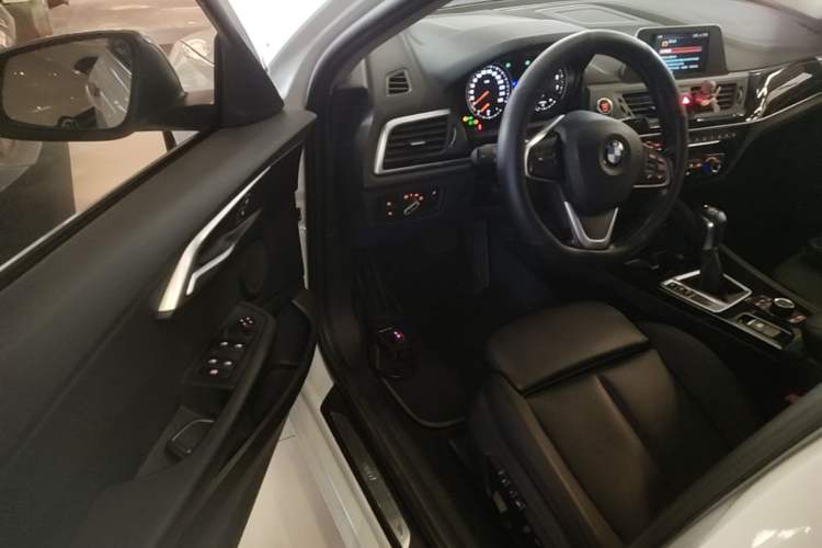 Used BMW 1 Series 2018 118i Sport Edition Driver Seat