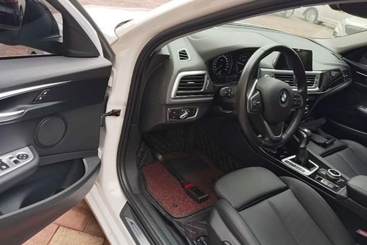 Used BMW 1 Series 2018 118i Sport Edition Driver Seat